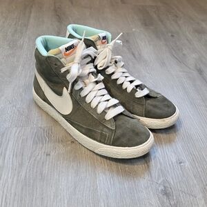 Nike Womens Shoes Blazer 77 Mid Suede Trainers 518171-303 Olive Green Sz 8.5